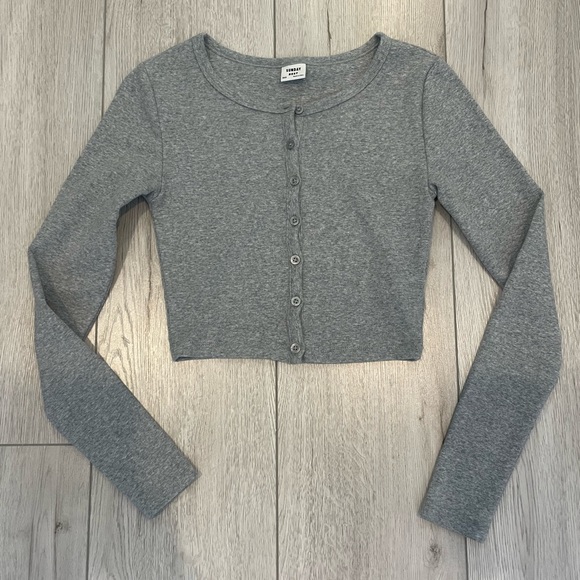 Aritzia Button Up Long Sleeve - Picture 4 of 12